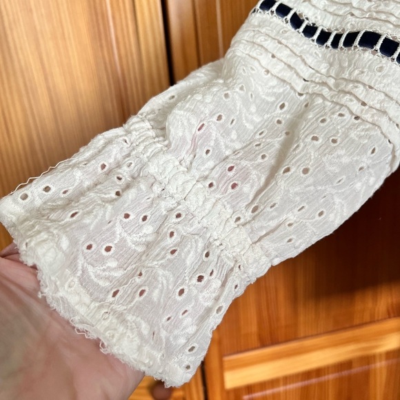 Free People Medium White Eyelet Peasant Blouse Vneck Boho Minimalist - Picture 7 of 10